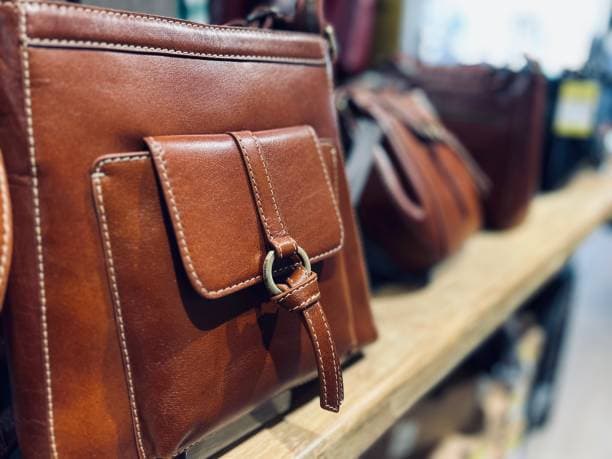 کیف چرم اصفهان با طراحی مدرن و خطوط تمیز